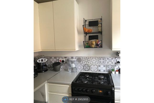 Elsworth Close, Feltham photo 5
