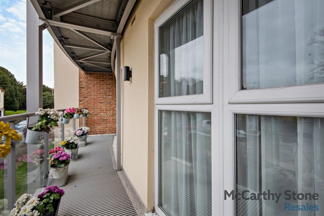 32 Elkington House, Charlton Green, Dover photo 3