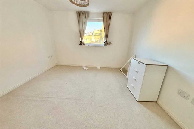 98, Wooldridge Close, Feltham photo 4