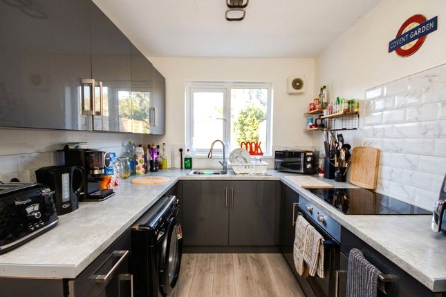 49, Orchard Vale, South Gloucestershire photo 3