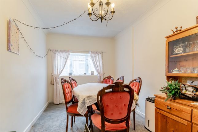 7, Coopers Way, Newent photo 4