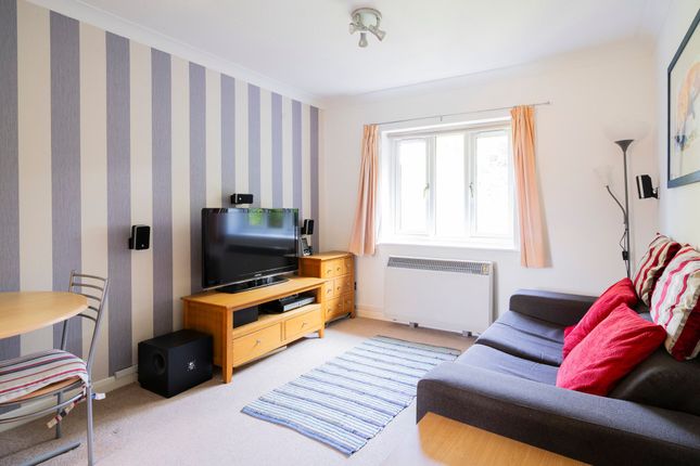 22 Roebuck Court, Didcot photo 4