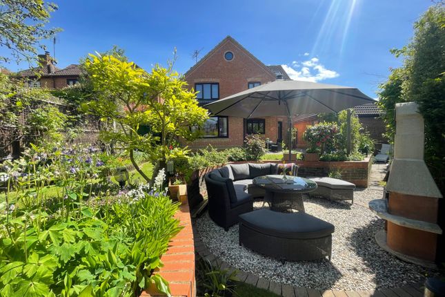 Detached house for sale in Dianthus Place, Winkfield Row, Bracknell, Berkshire