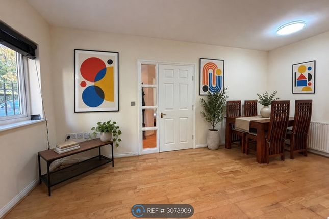 Flat, Mellish St, London photo 4