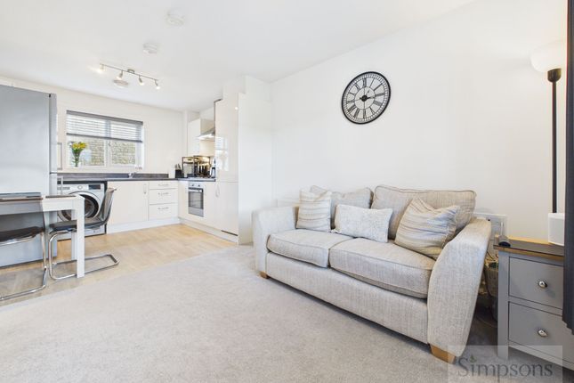 35 Mary Ellis Way, Witney photo 2