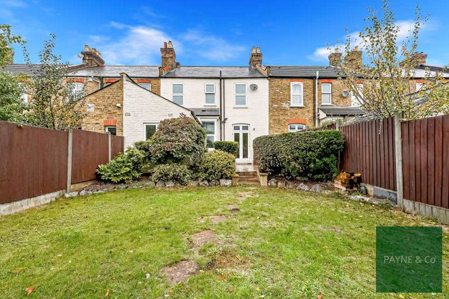29 Clarendon Gardens, Ilford photo 4