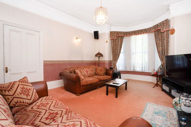 23, Blenheim Gardens, London photo 4