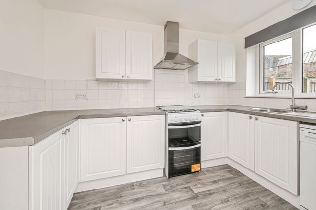 15, Stoney Cross Street, Huddersfield photo 2