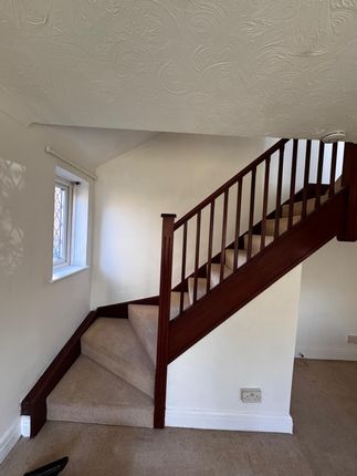 34, Cedar Wood Drive, Watford photo 5