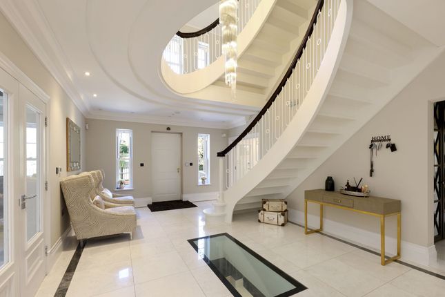 19 Valley Way, Gerrards Cross photo 2
