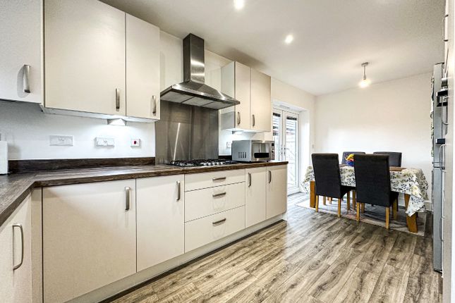 9 Apple Tree Close, Norton Fitzwarren, Somerset photo 3