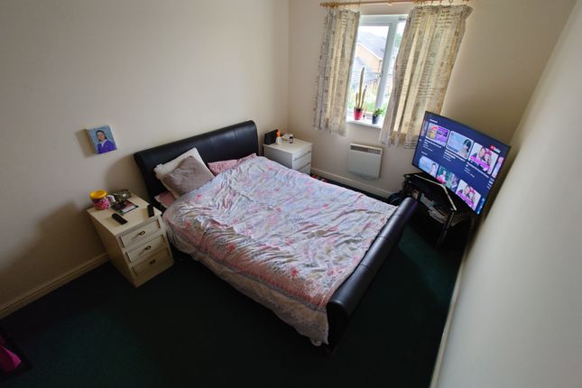Flat for sale in The Sidings, Bedford