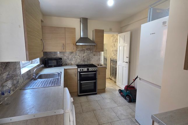 32, Orchard Road, Hounslow photo 4
