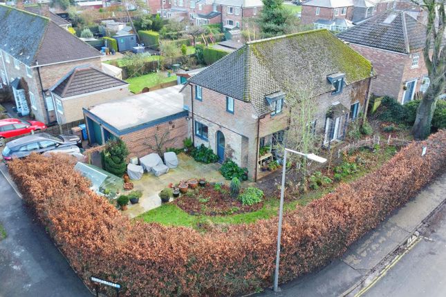 2, Bishops Croft, Beverley photo 2