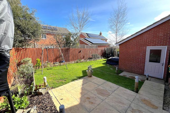 73, Meek Road, Newent photo 2