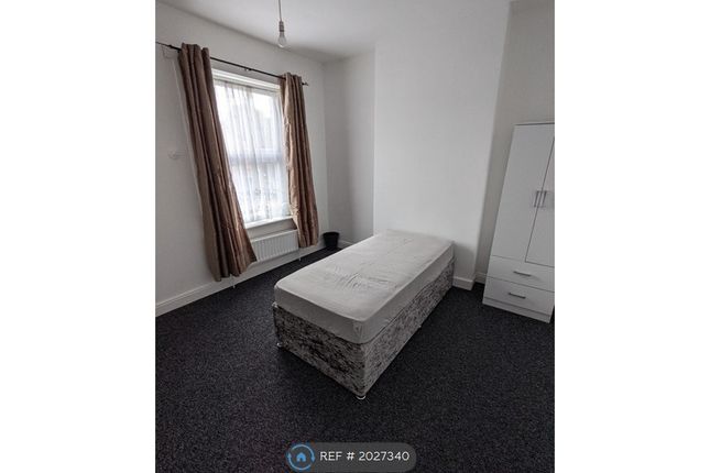 Thumbnail Room to rent in West Bromwich, West Bromwich