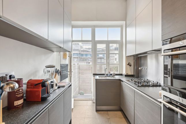Flat for sale in Strathearn Place, London
