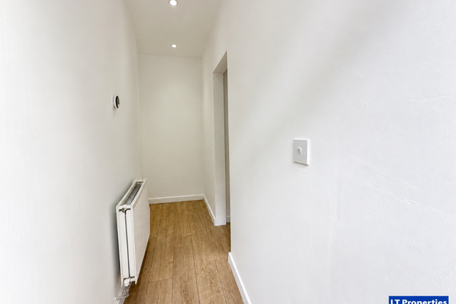 1a Selbourne Road, Luton photo 2