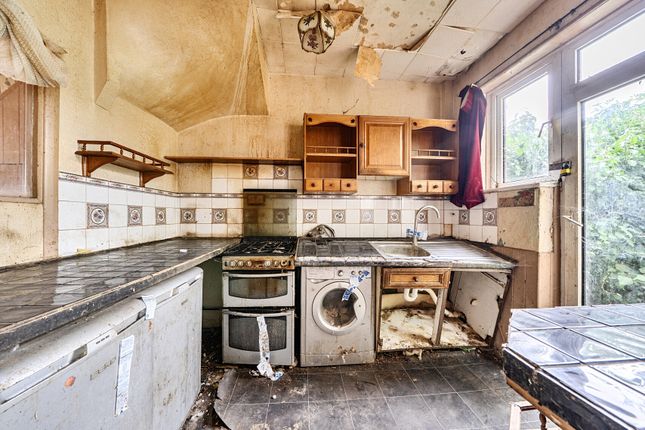 103, Manor Way, Mitcham photo 4