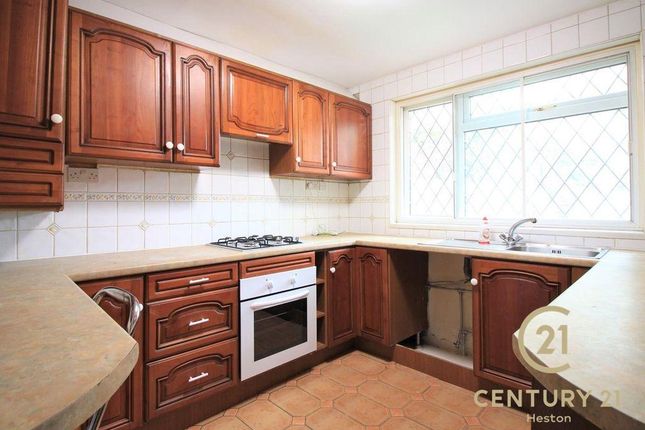 83, Pine Tree Close, HOUNSLOW photo 2