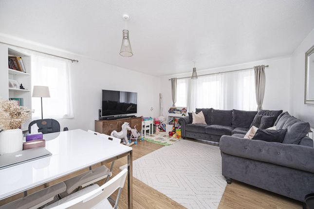 Flat for sale in Stainsbury Street, Bethnal Green, London