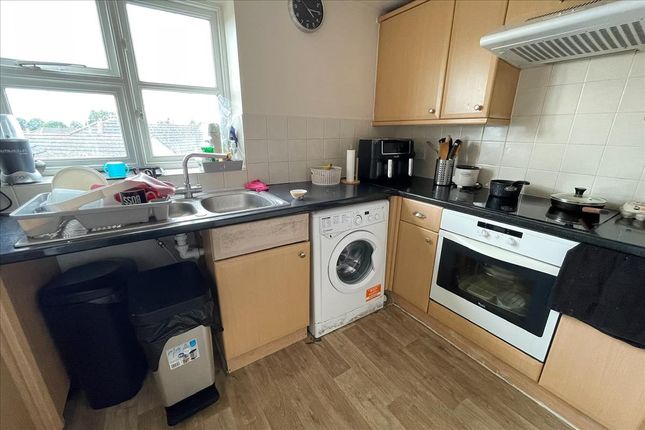 29, Highfield Road, Feltham photo 4