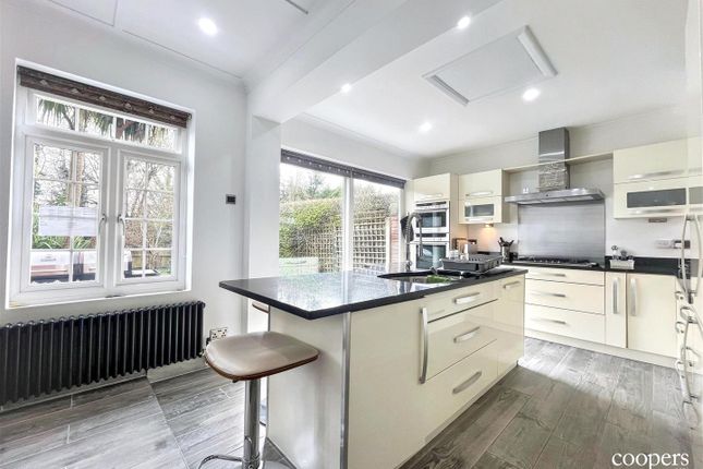 17, Kingsend, Ruislip photo 4