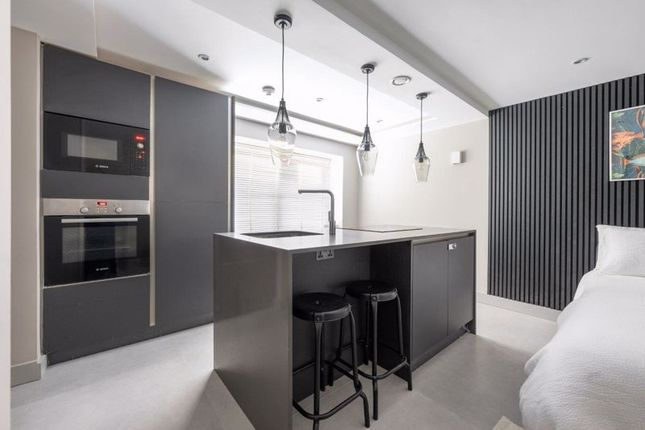 Thumbnail Studio to rent in Wood Close, London