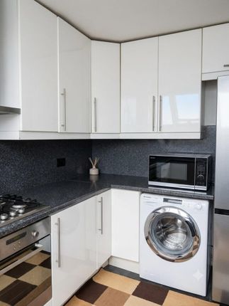 42, James Bedford Close, Pinner photo 4