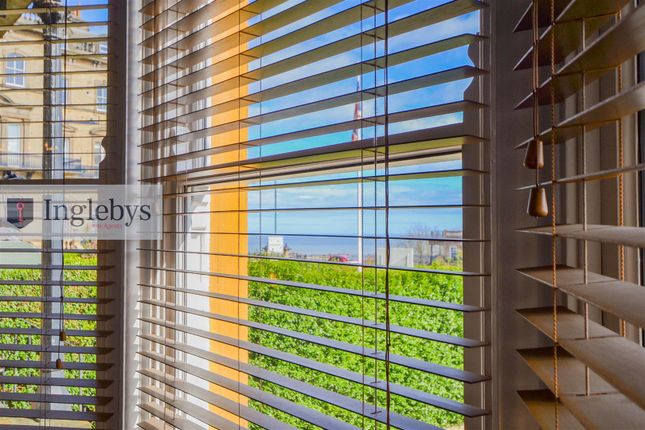 Flat 2, 2, Balmoral Terrace, Saltburn-By-The-Sea photo 3