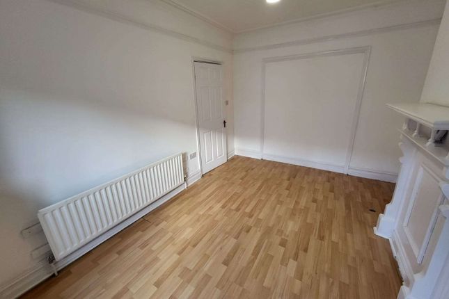 12 Russell Street, Luton photo 4