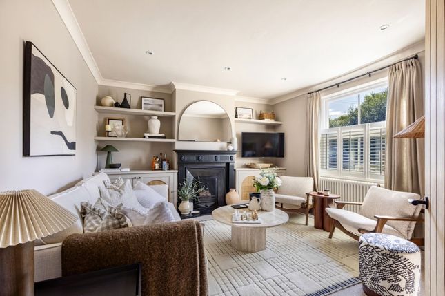 405, Stroude Road, Virginia Water photo 2
