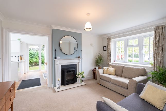 2, Links View Avenue, Betchworth photo 2