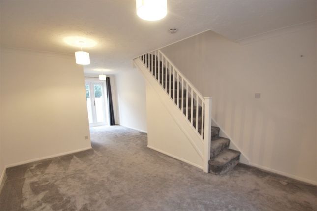 29, Weatherall Close, Addlestone photo 2