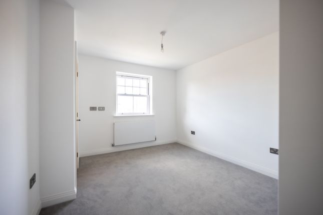 Flat to rent in Roman Road, Brentwood, Essex