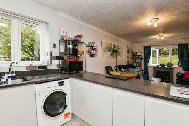 Flat 37, Cloverdale Court, Anning Road, Lyme Regis photo 3
