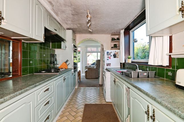 122, Queenborough Road, Kent photo 4