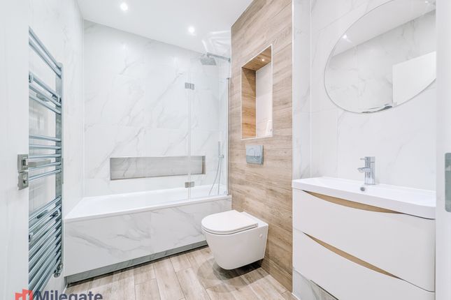 Flat 2 305, Burdett Road, Greater London photo 4
