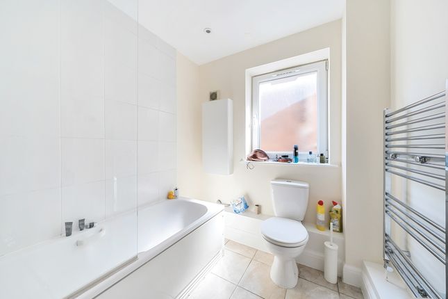 Flat 12, Fonteyn Court, Lesbourne Road, Reigate photo 3