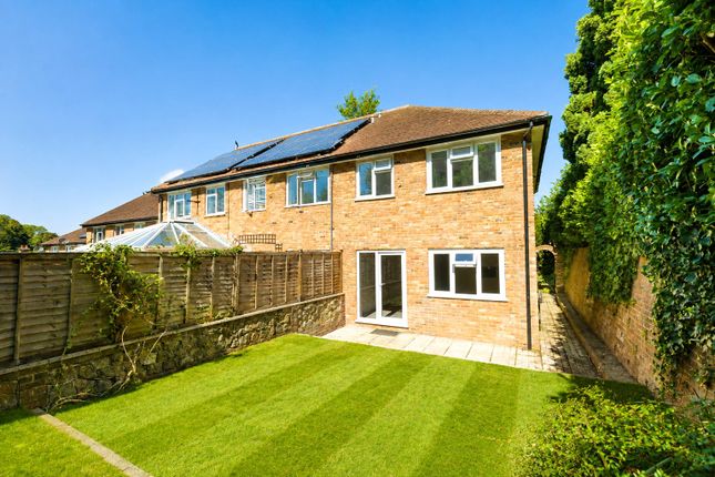 7 Hazelwood Cottages,, Harvest Hill, Surrey photo 2