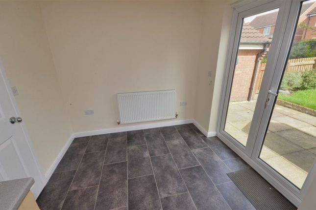 Town house to rent in Wood Lane, Castleford