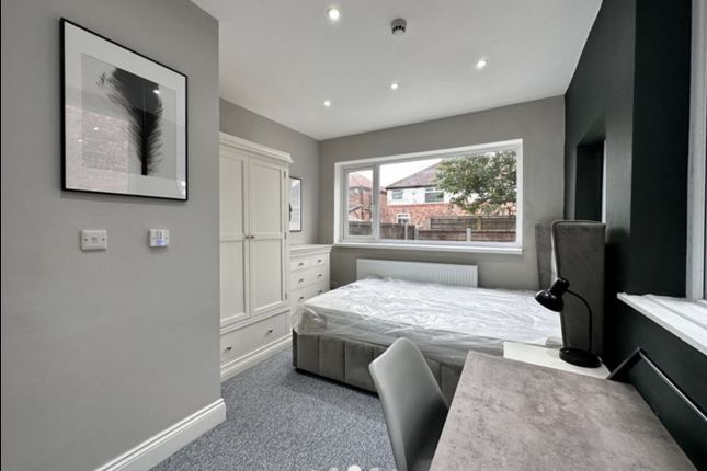 33, Catherine Street, Manchester photo 4