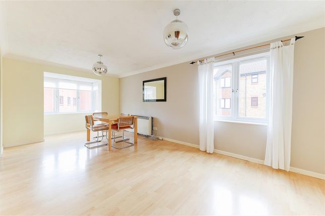 Flat to rent in Kipling Drive, Colliers Wood, London