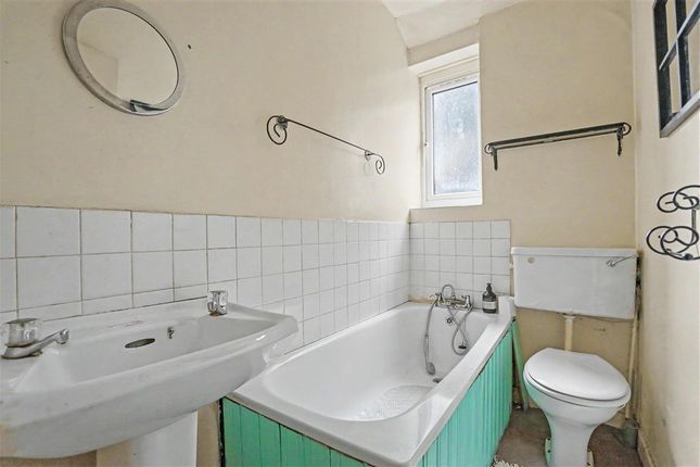 32, Hampden Road, KINGSTON UPON THAMES photo 4