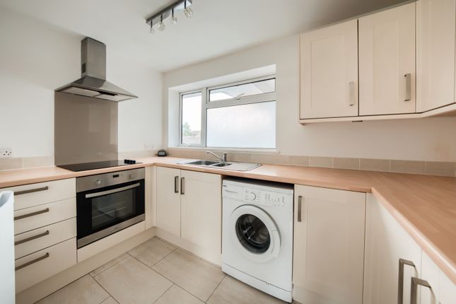 18, Drayton Close, Stratford-upon-Avon photo 2