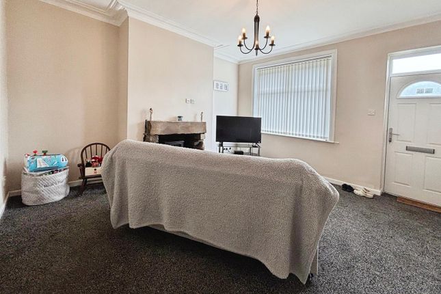 58, Beldon Lane, Bradford photo 3