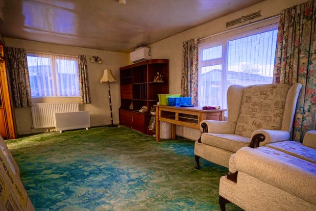 14 Grove Road, Summer Lane Park Homes, Banwell photo 4