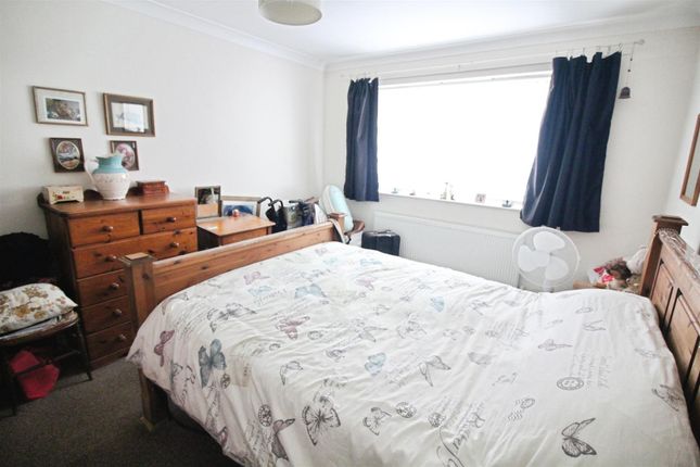26, Wolsey Croft, Leeds photo 4