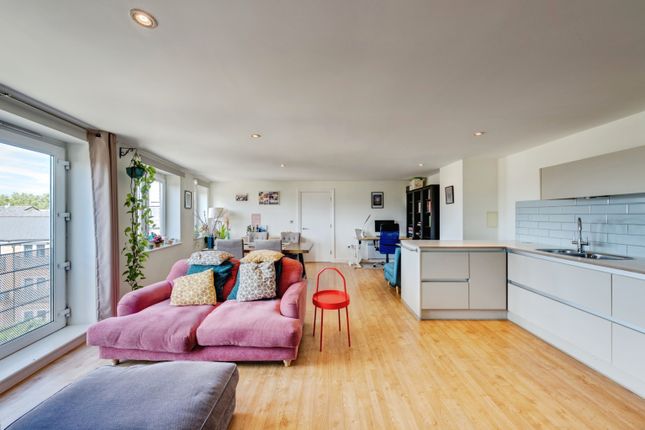 Flat 49, Queensgate House, Hereford Road, London photo 4