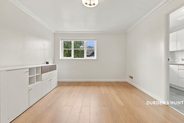 19 Bryony Close, Loughton photo 3